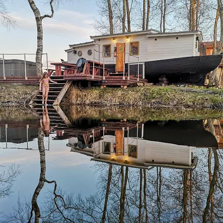 Kalurikula Fishing Village * Pärnu