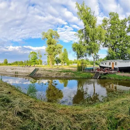 Kalurikula Fishing Village Hotell *