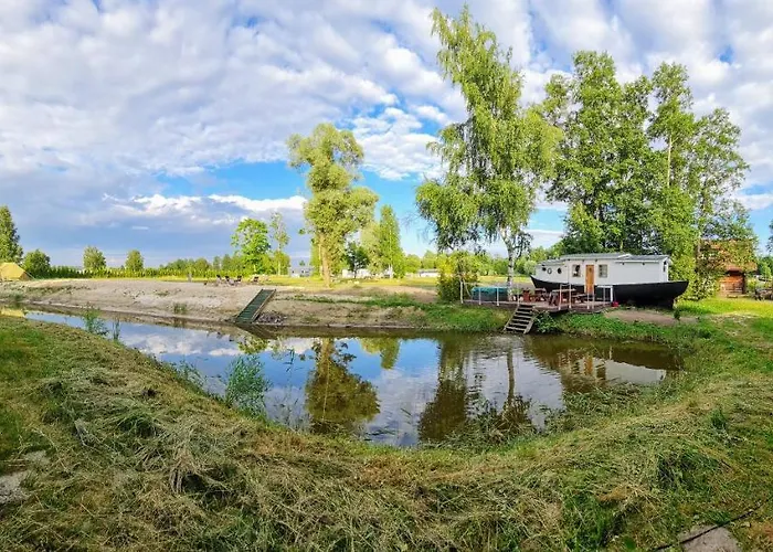 Kalurikula Fishing Village Hotell *